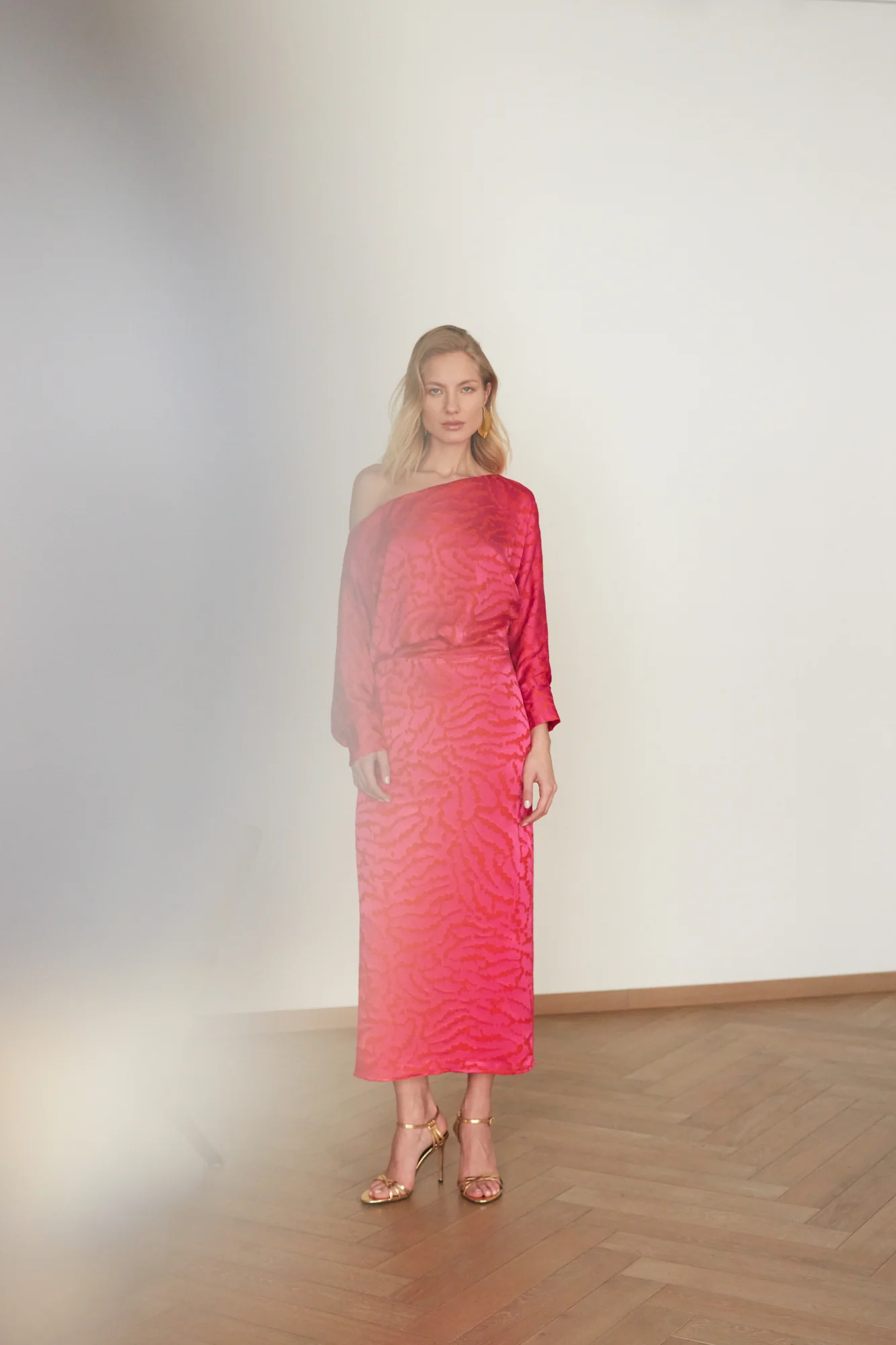 LIBRA red fuchsia print off-the-shoulder midi dress - Image 2