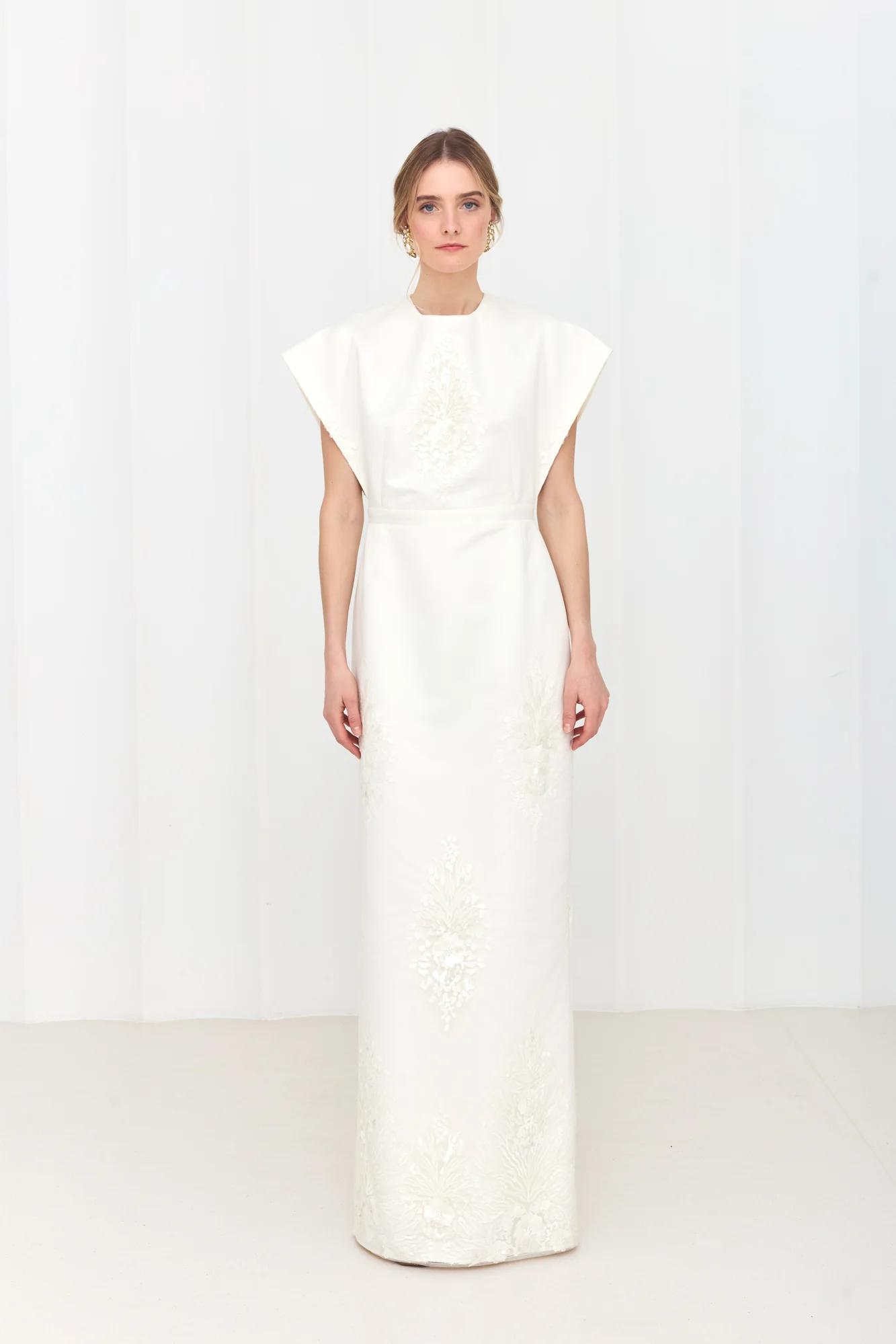 MANTAGA Structured Elegance Maxi Wedding Dress